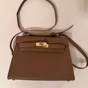 Elegant Tan Leather Handbag